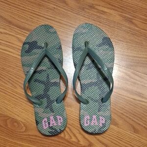 GAP Camouflage Flip Flops